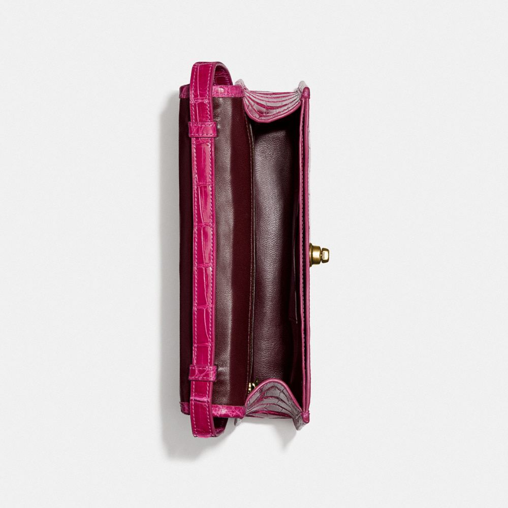 Turnlock Clutch In Alligator