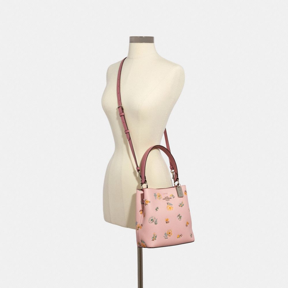 Small Town Bucket Bag With Dandelion Floral Print
