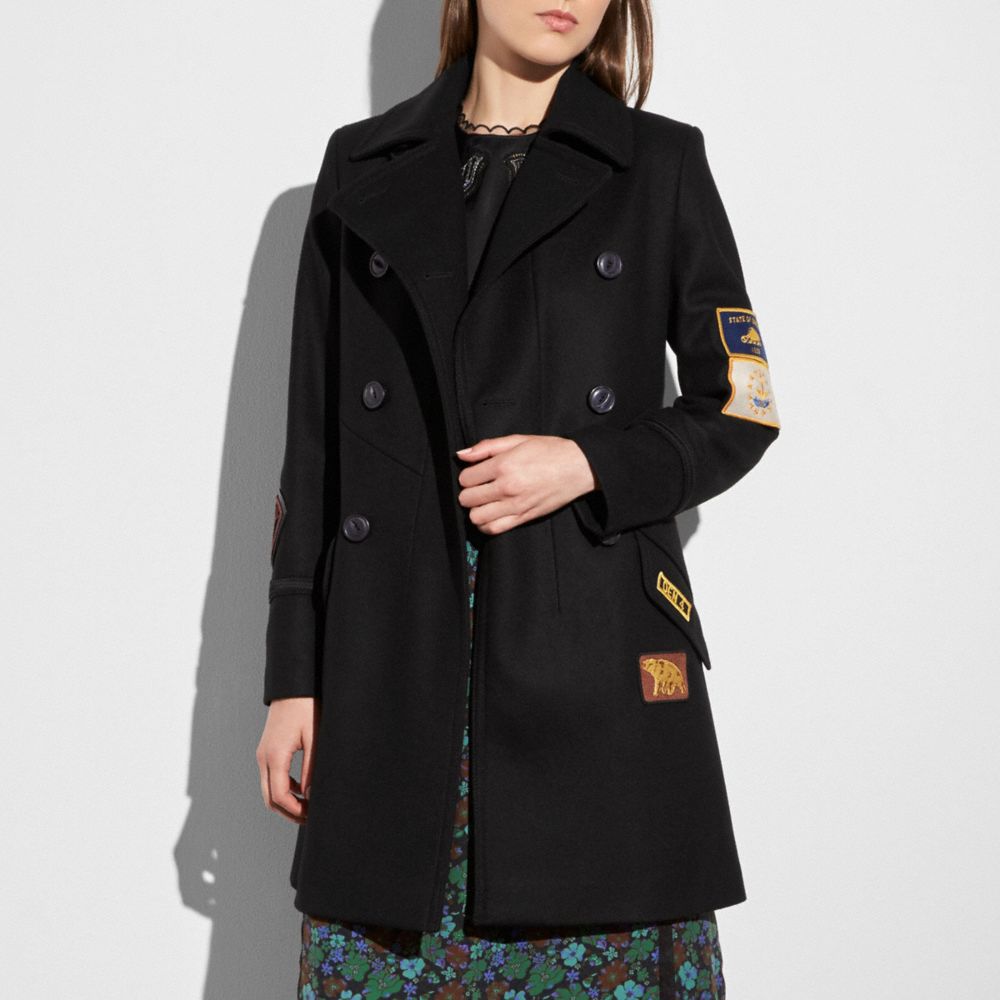 Manteau marin avec pièces écusson militaires