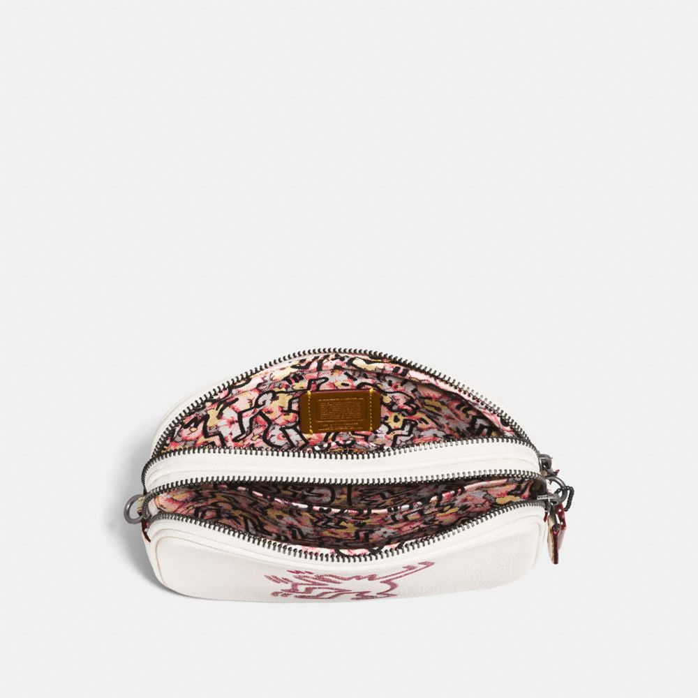 COACH®,POCHETTE À BANDOULIÈRE COACH X KEITH HARING SADIE,Cuir,Craie/étain,Inside View,Top View