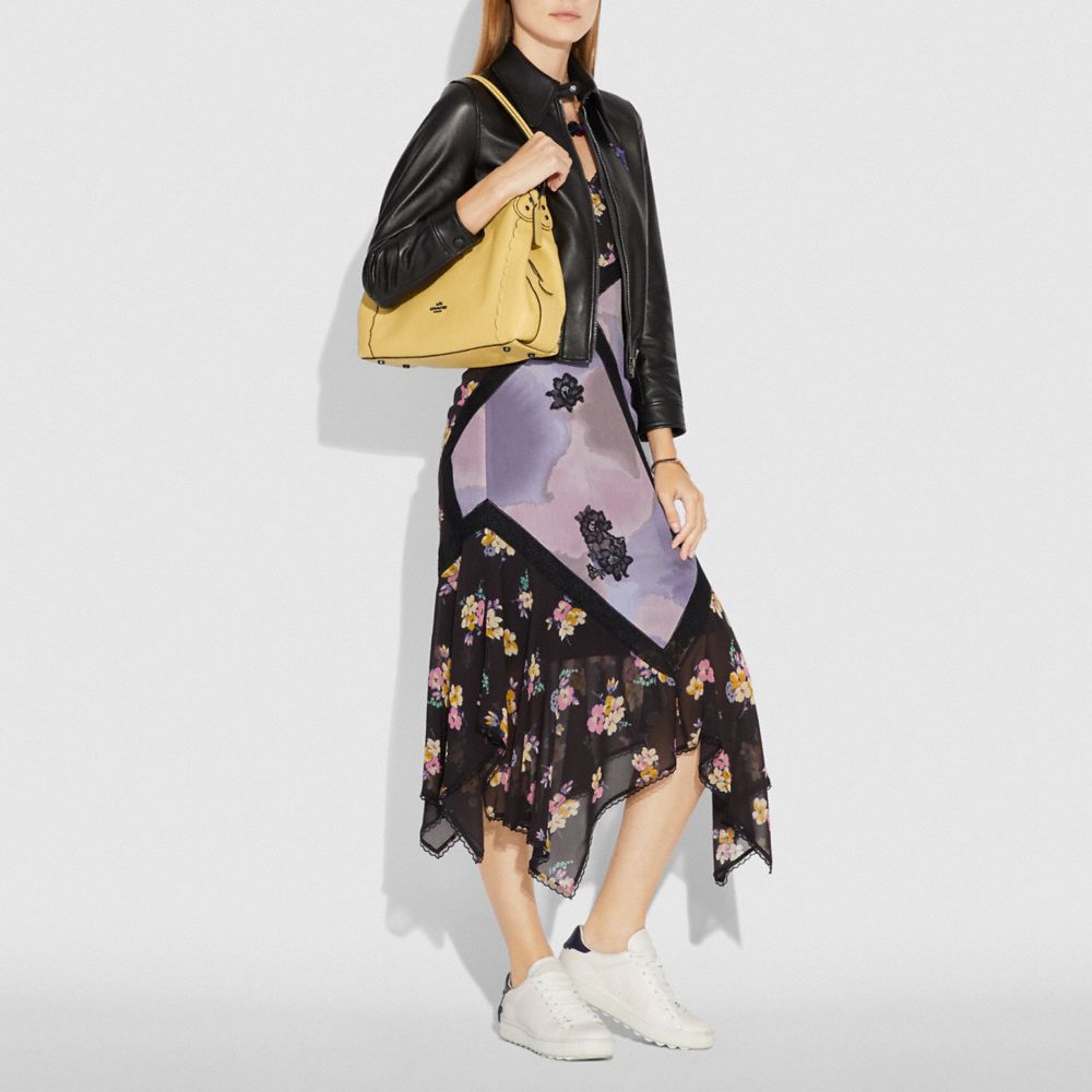 Edie Shoulder Bag 31 With Scalloped Detail