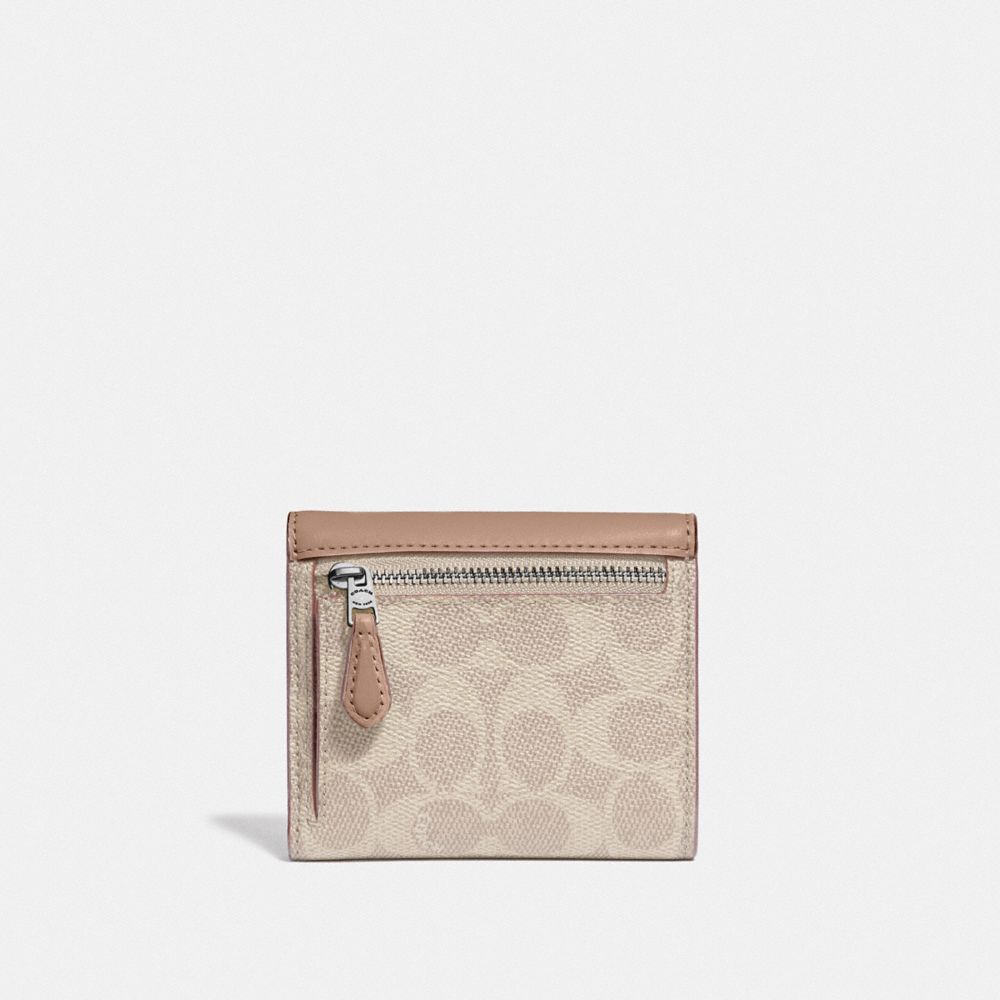 COACH®,PETIT PORTEFEUILLE EN TOILE COLORBLOCK SIGNATURE,pvc,Nickel Patiné Pâle/Sable/Taupe,Back View