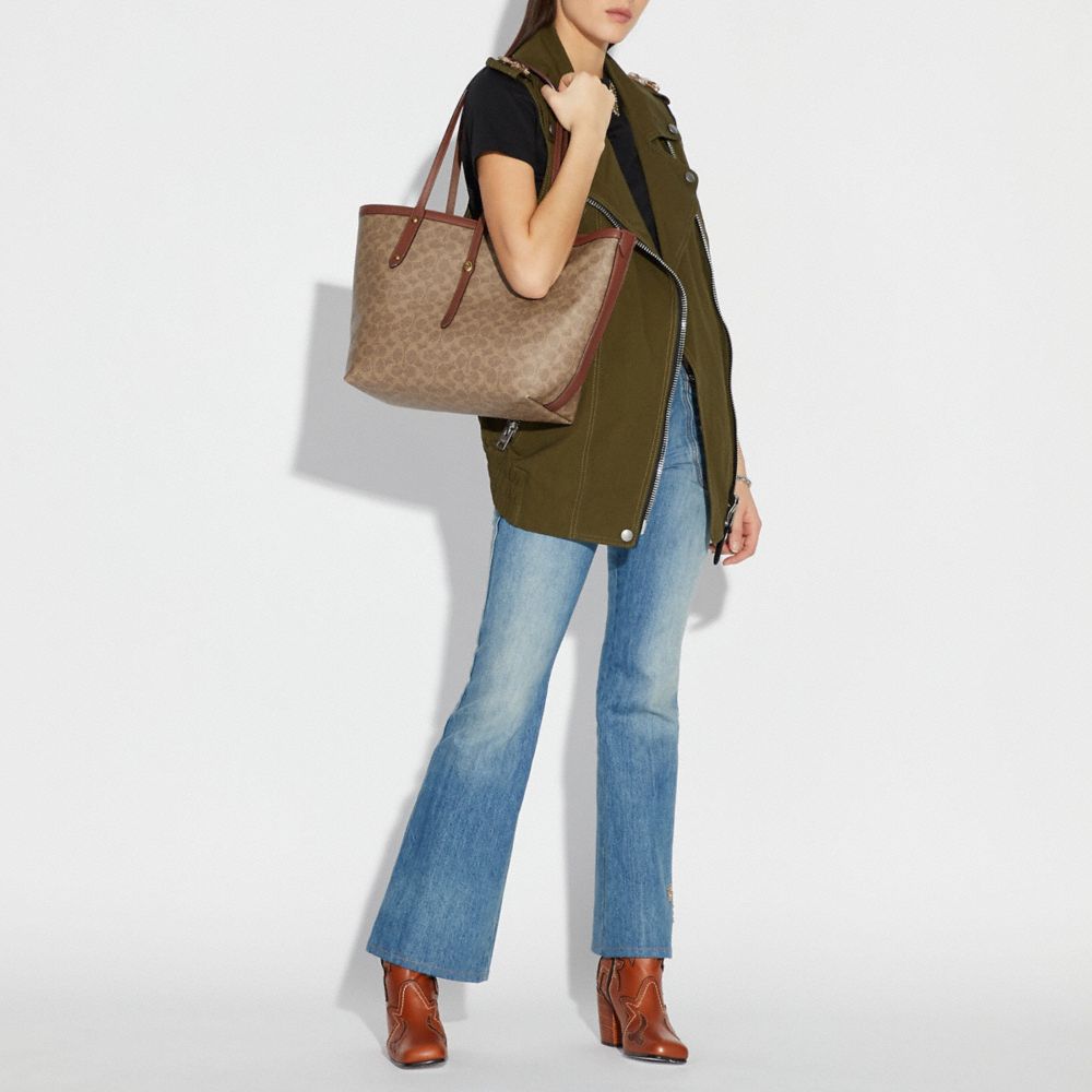 Coach market tote in clearance signature canvas