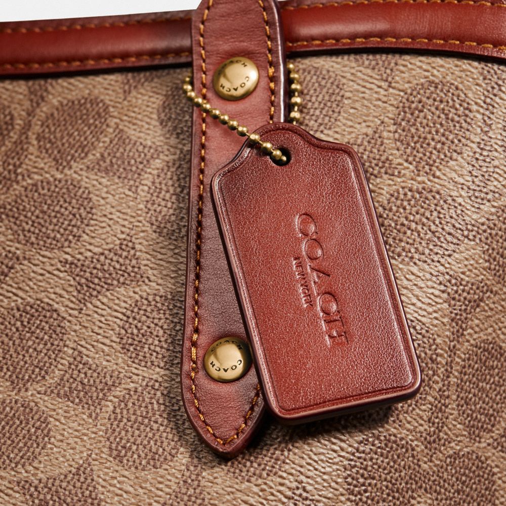 Coach market hotsell tote signature