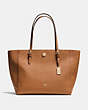 COACH®,TURNLOCK TOTE IN CROSSGRAIN LEATHER,Leather,Large,Light Gold/Saddle,Front View
