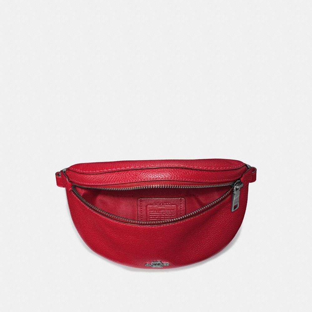 COACH®,ベルト バッグ,ボディバッグ&斜めがけバッグ,ｶﾞﾝﾒﾀﾙ/ﾚｯﾄﾞ ｱｯﾌﾟﾙ