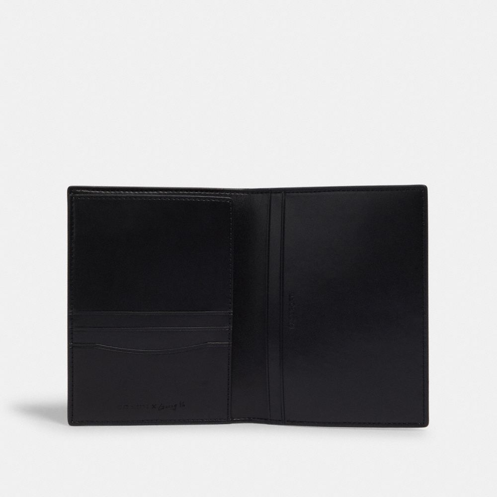 Étui pour passeport en toile signature avec Rexy par Guang Yu