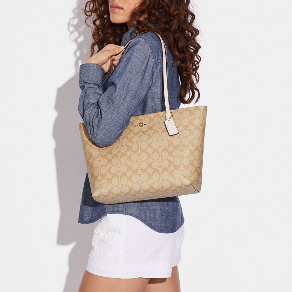 Sig zip tote outlet coach