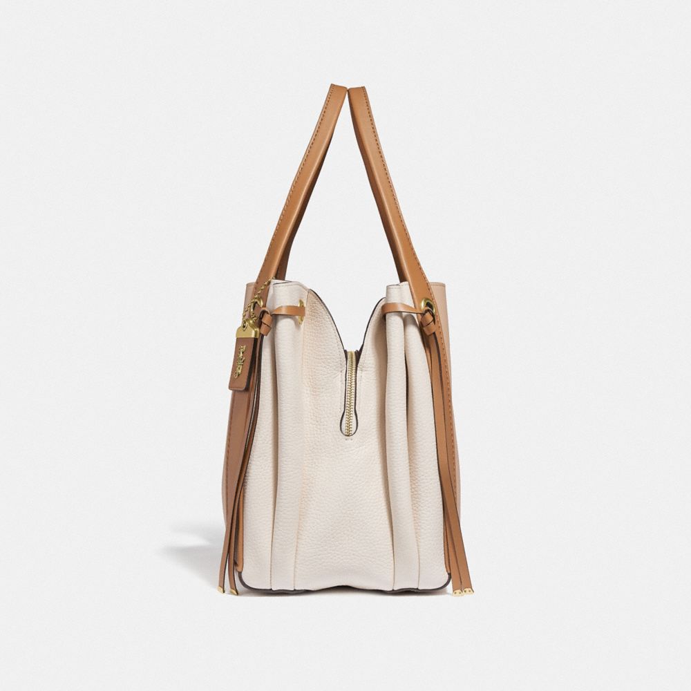 COACH®,HARMONY HOBO EN COLORBLOCK,Cuir,Laiton/Hêtre,Angle View