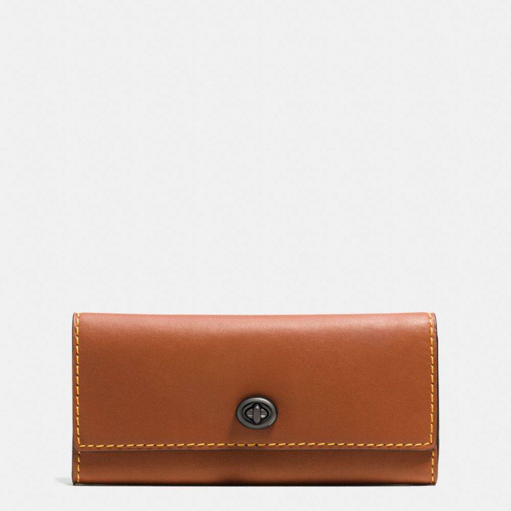 Coach 2024 turnlock wristlet