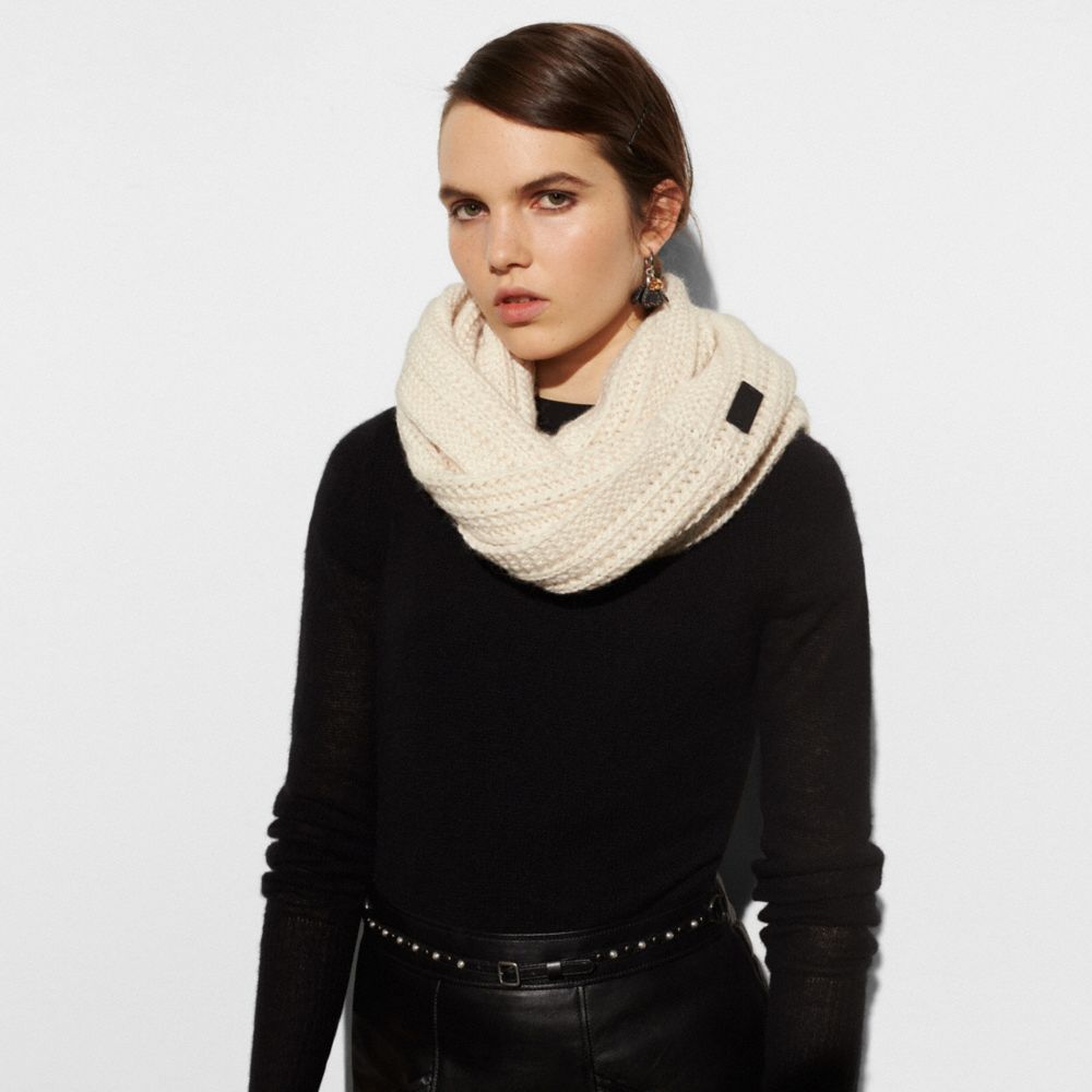 Chunky Knit Infinity Scarf - Little Miss – Leg Smart