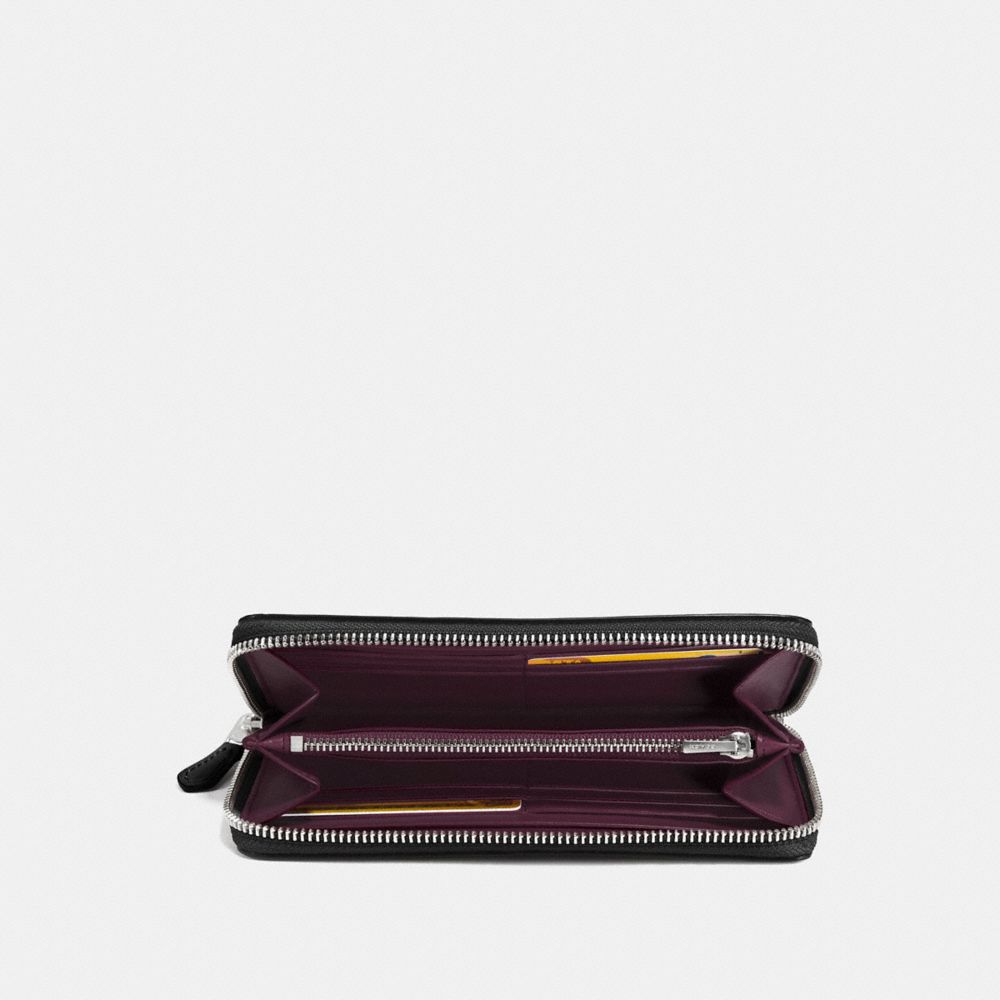 Accordion Zip Wallet In Glovetanned Leather With Western Rivets