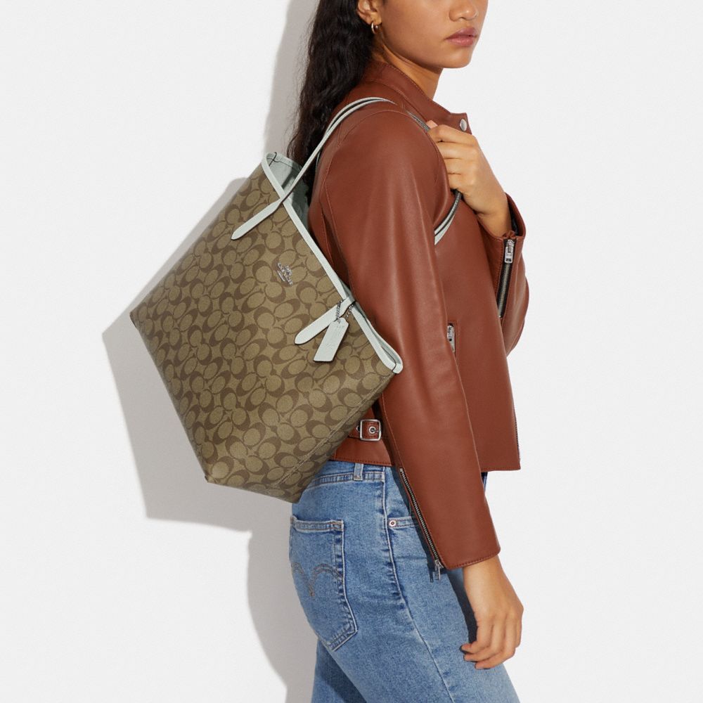 Coach Outlet: Top bag deals up for grabs 