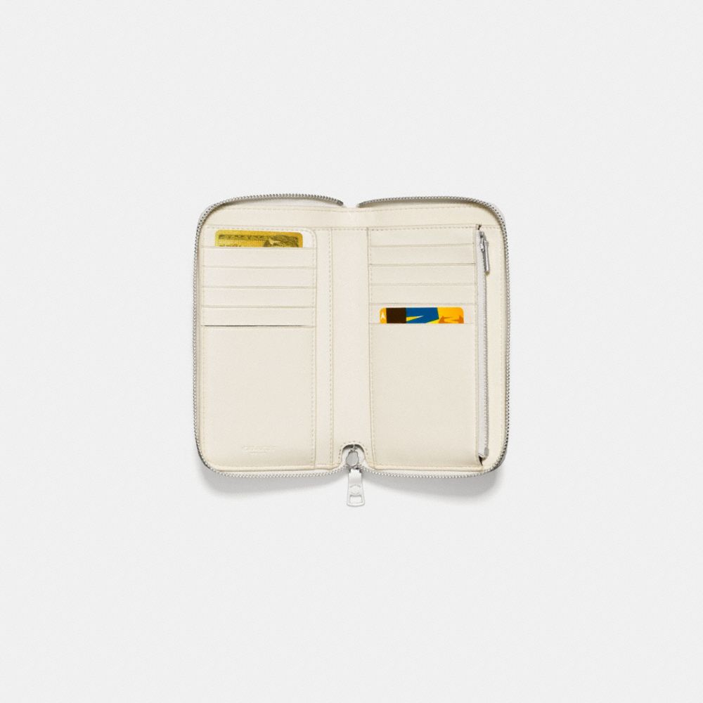 COACH®,PORTEFEUILLE MOYEN ZIPPÉ AVEC RIVETS OMBRÉS,Cuir,Argent / Craie,Inside View,Top View