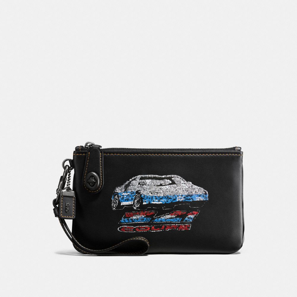 Turnlock Wristlet 21 With Car
