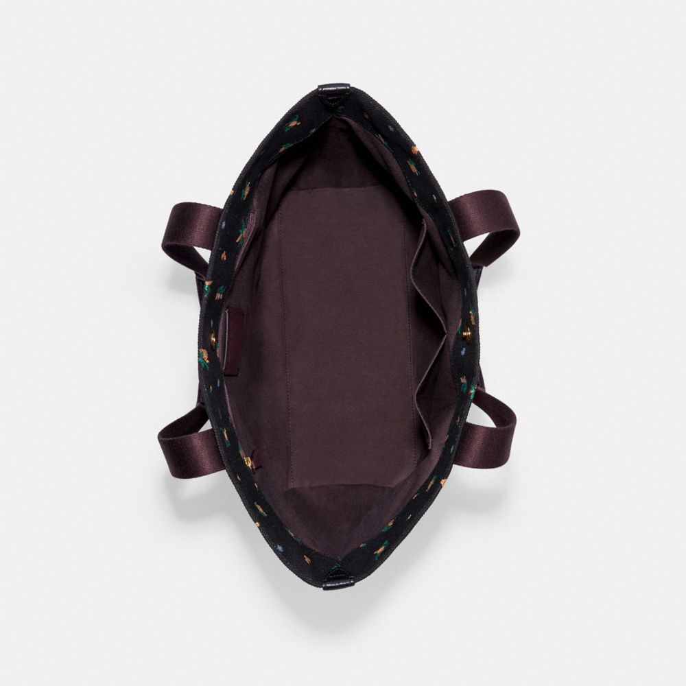 Coach X Peanuts Tote With Snoopy