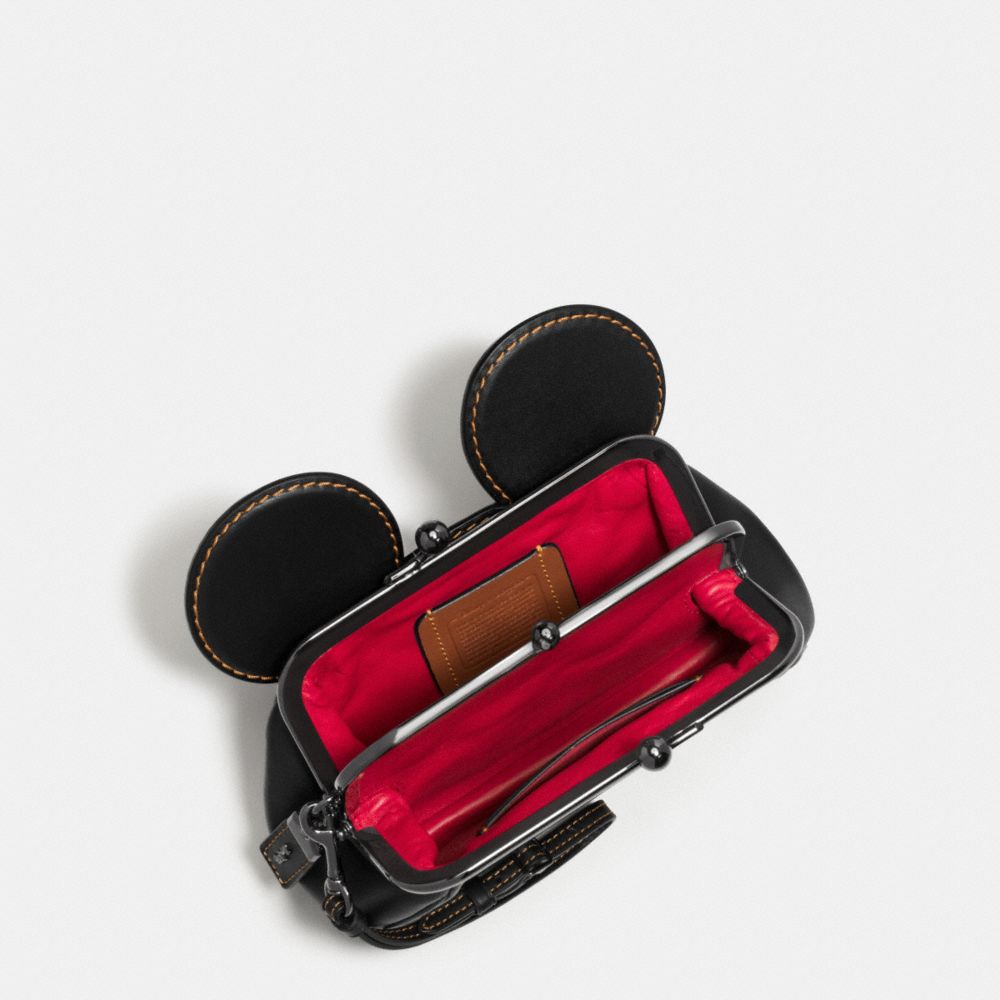 Mickey Kisslock Wristlet In Smooth Leather
