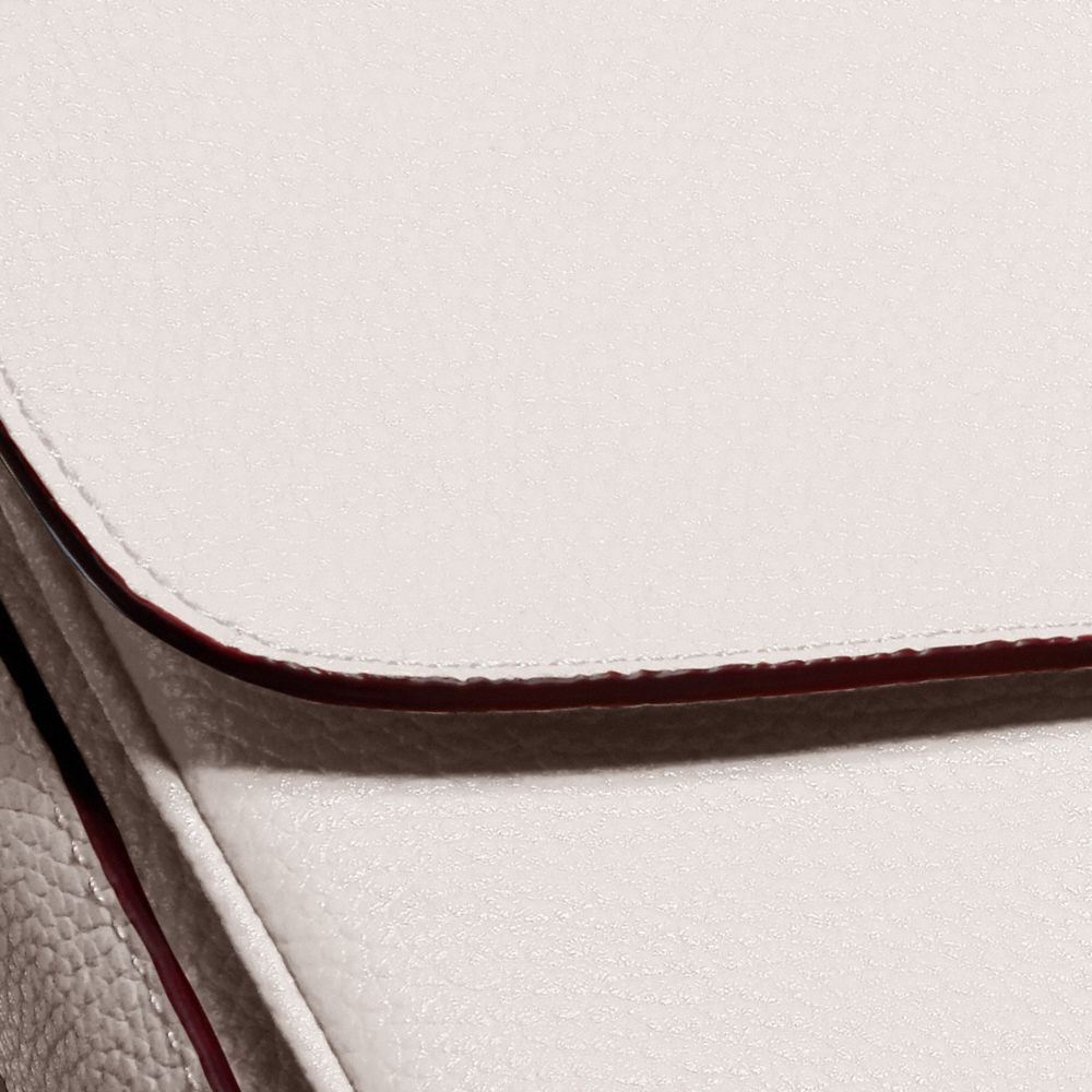 COACH®,SAC À BANDOULIÈRE CASSIE,Laiton/Craie,Closer View