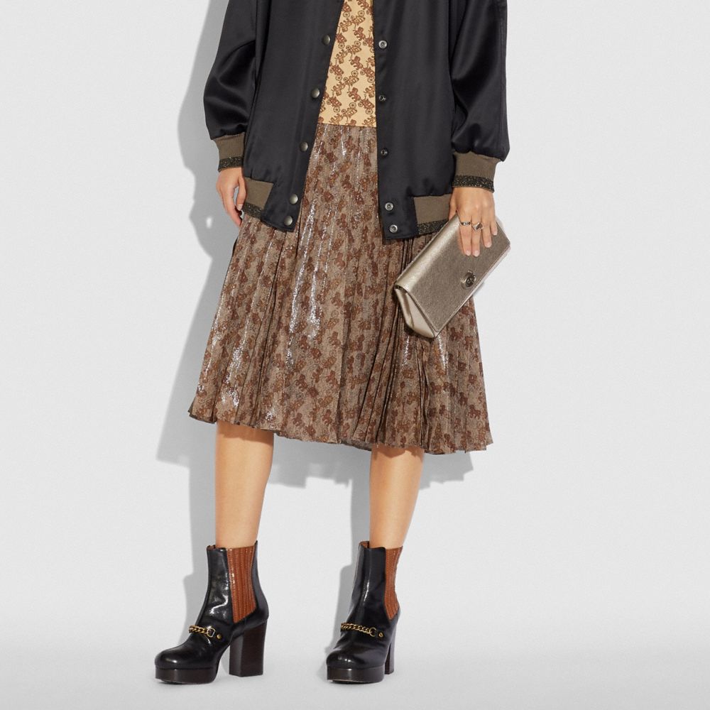 COACH®,PETIT EMBRAYAGE TOURNANT ALEXA,Cuir,Platine/étain,Detail View