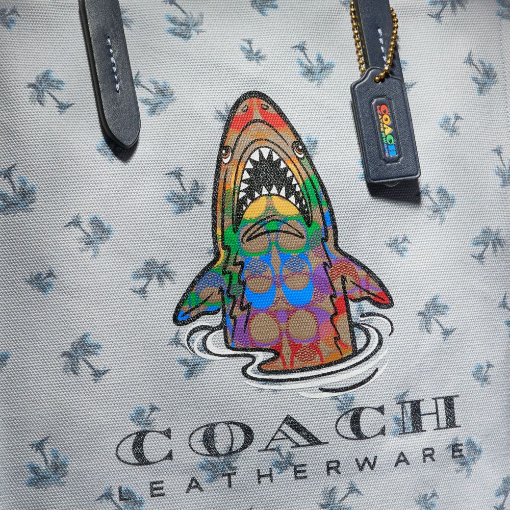 Shark coach purse hot sale