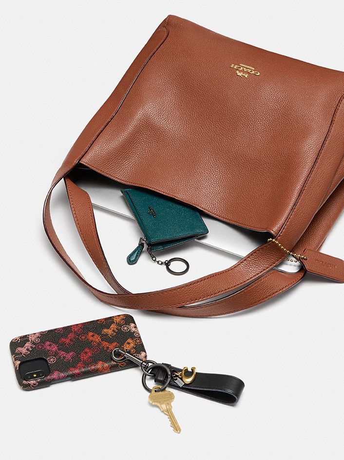 COACH®,HADLEY HOBO,Cuir de galets,Doré/Sable 1941,Angle View
