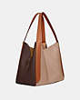 COACH®,HADLEY HOBO EN COLORBLOCK,Cuir maroquiné,Laiton/Taupe Gingembre Multi,Angle View