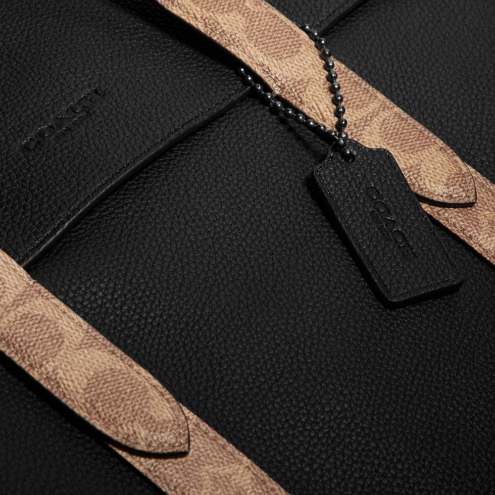 Metropolitan slim messenger in signature outlet canvas