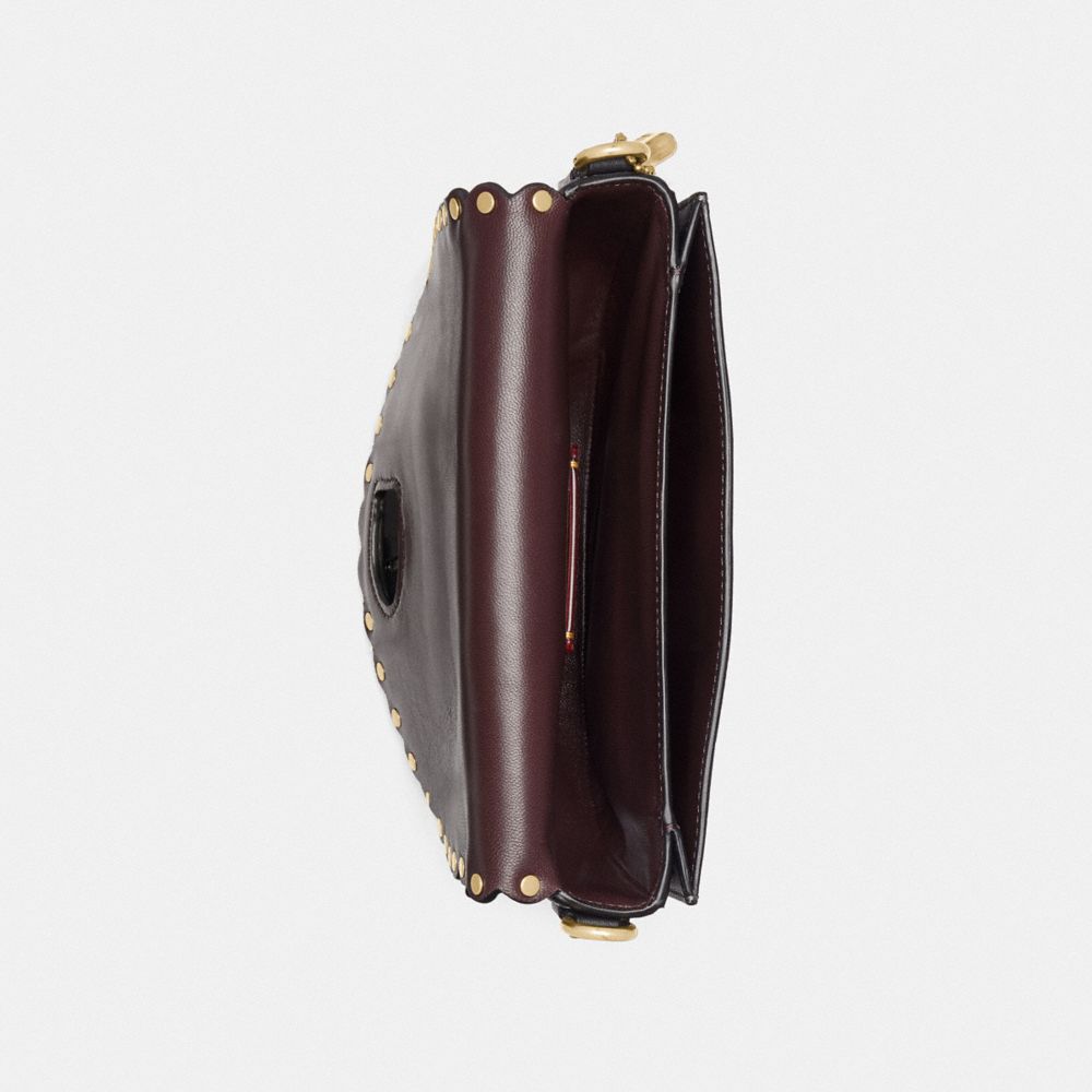 Saddle 20 With Scallop Rivets