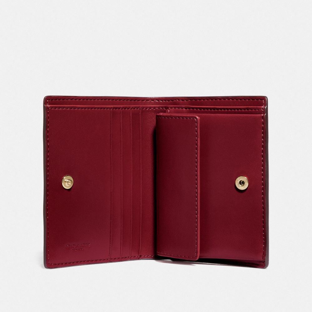 COACH®,PETIT PORTEFEUILLE À PRESSION,Cuir galet,Laiton/Rouge Foncé,Inside View,Top View