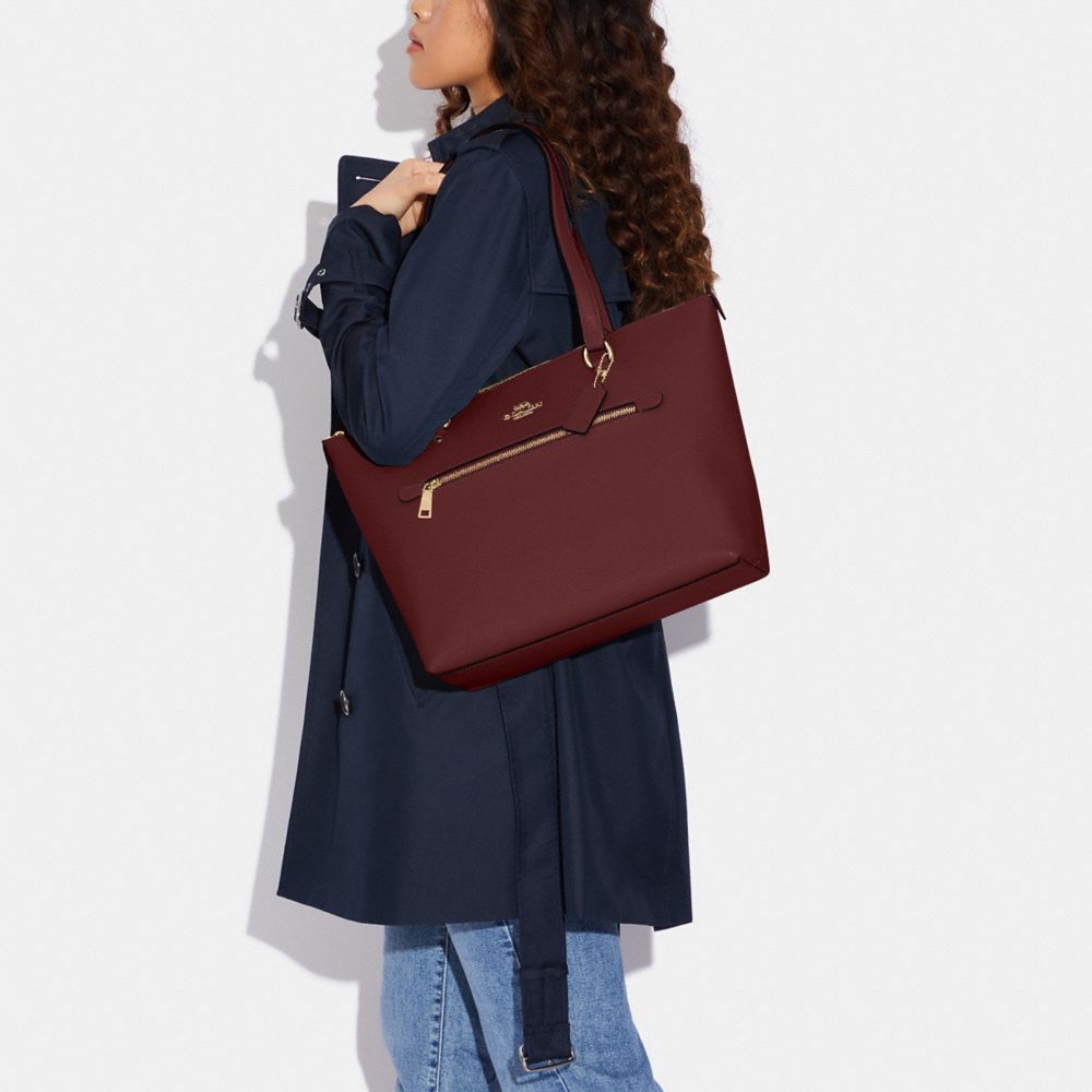 COACH®,Gallery Tote Bag,Leather,Tote,Gold Metal,Work,,Detail View