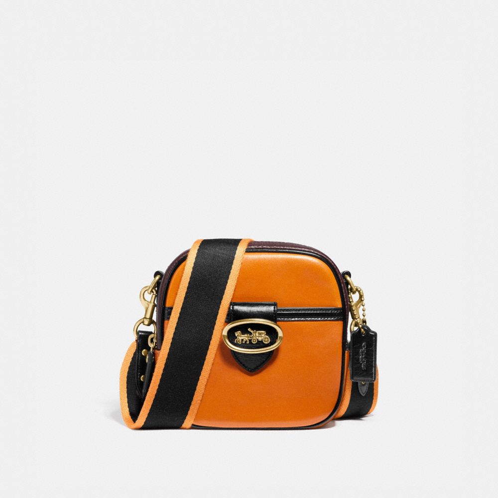 COACH®,SAC POUR APPAREIL PHOTO KAT EN COLORBLOCK,Cuir gaufré,Laiton/Safran Multi,Front View