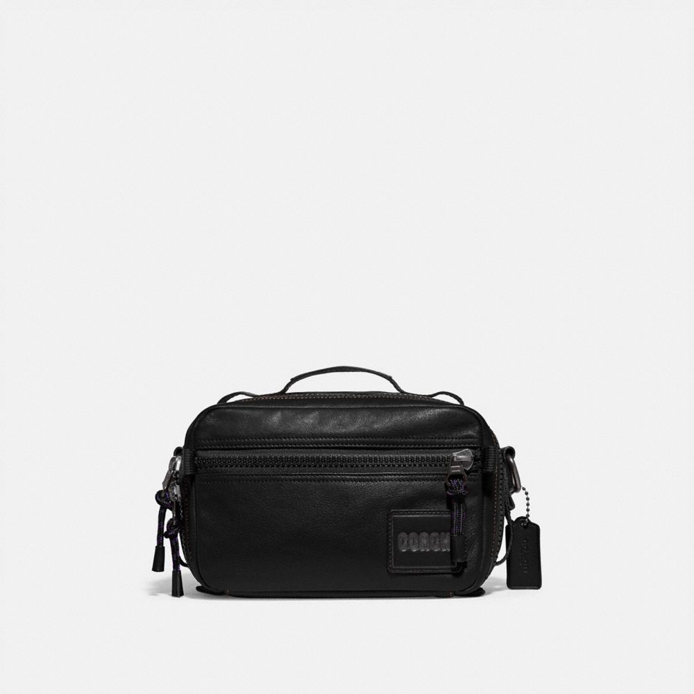 COACH®,SAC À BANDOULIÈRE À POIGNÉE SUR LE HAUT PACER AVEC ÉCUSSON COACH,Cuir,Cuivre Noir/Noir,Front View