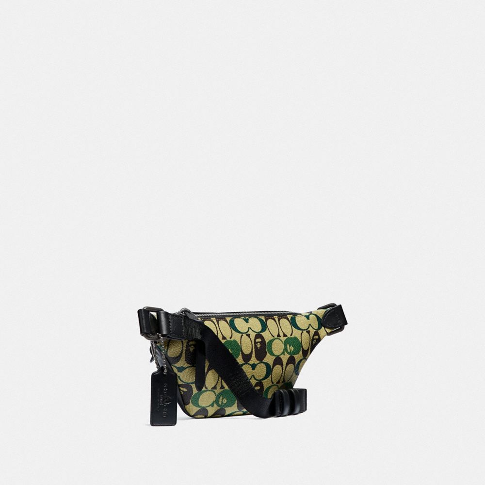 COACH Sac Banane Bape X Coach Rivington 7 En Toile Signature