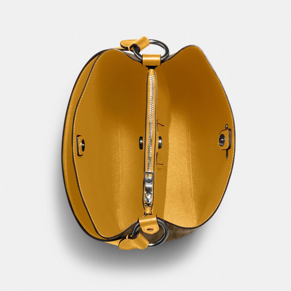 Town Bucket Bag In Signature Canvas
