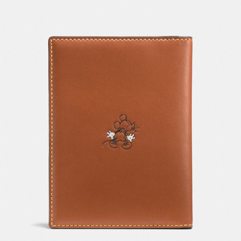 Mickey Passport Case In Glovetanned Leather