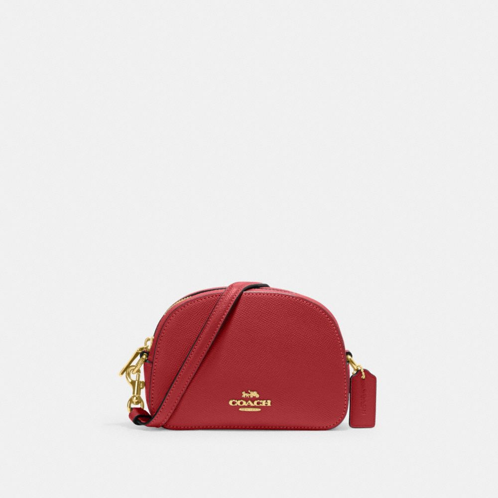 Red details. This is my new Favourite bag for the summer season