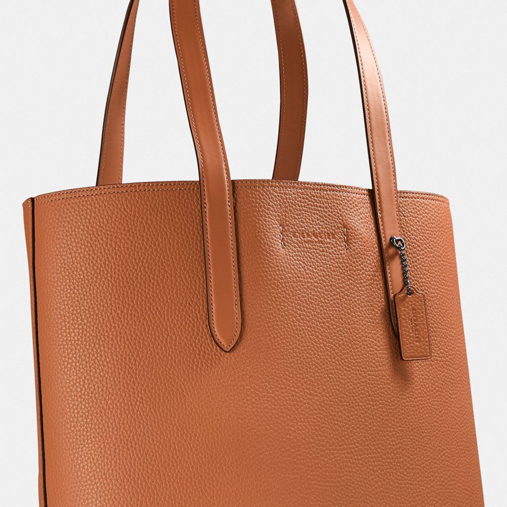 COACH®,CABAS HAUT GOTHAM 34,Cuir galet,Cuivre noir/canyon,Closer View