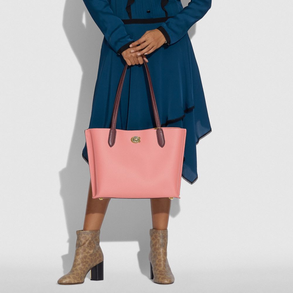 COACH®,CABAS WILLOW COLOR-BLOCK AVEC INTÉRIEUR EN TOILE EXCLUSIVE,Cuir galet,Laiton/Rose bonbon Multi,Detail View