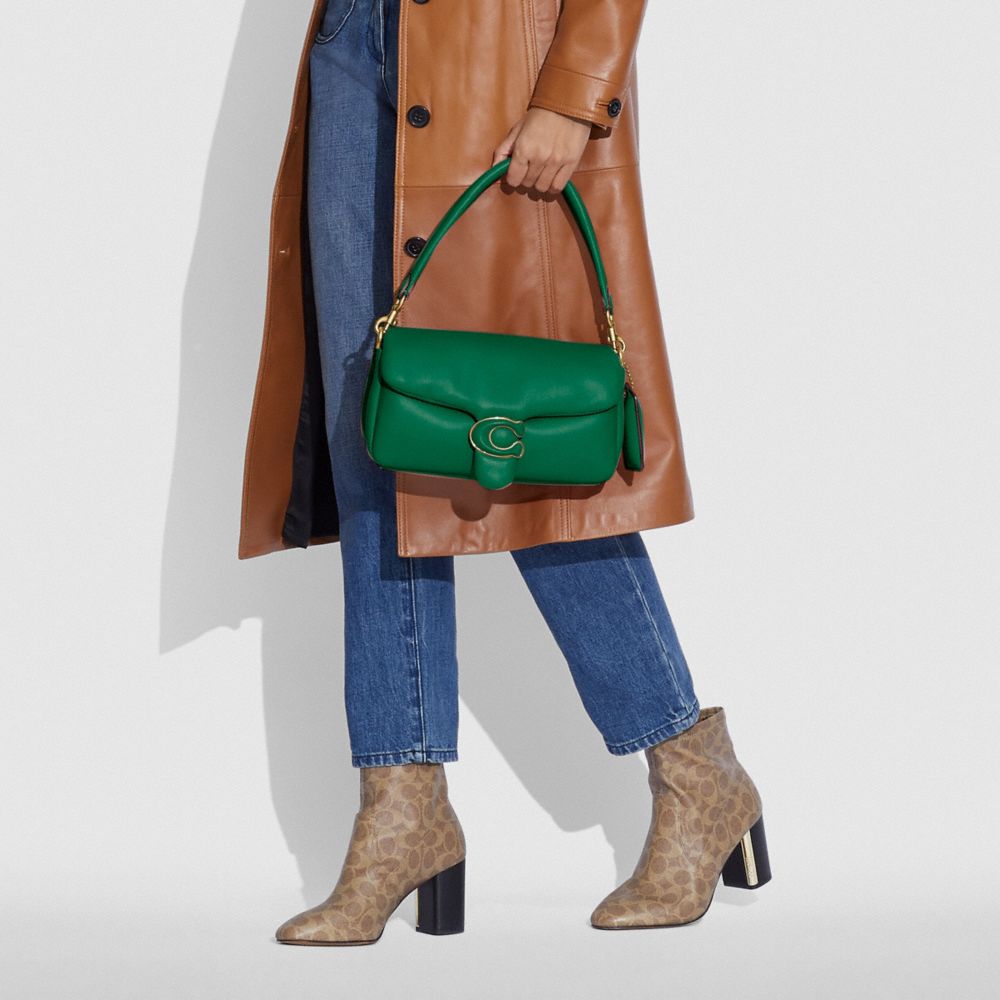 COACH®,SAC ÉPAULE PILLOW TABBY 26,Cuir nappa,Laiton/Vert,Detail View