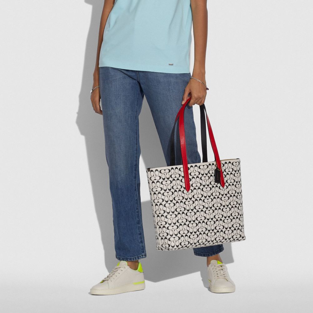 $198 *NEW* COACH Highline purchases Tote In Signature Canvastote