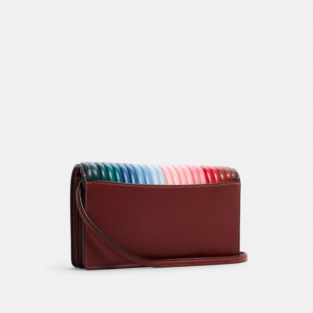 Pochette porté-croisé pliable Anna avec matelassage linéaire arc-en-ciel