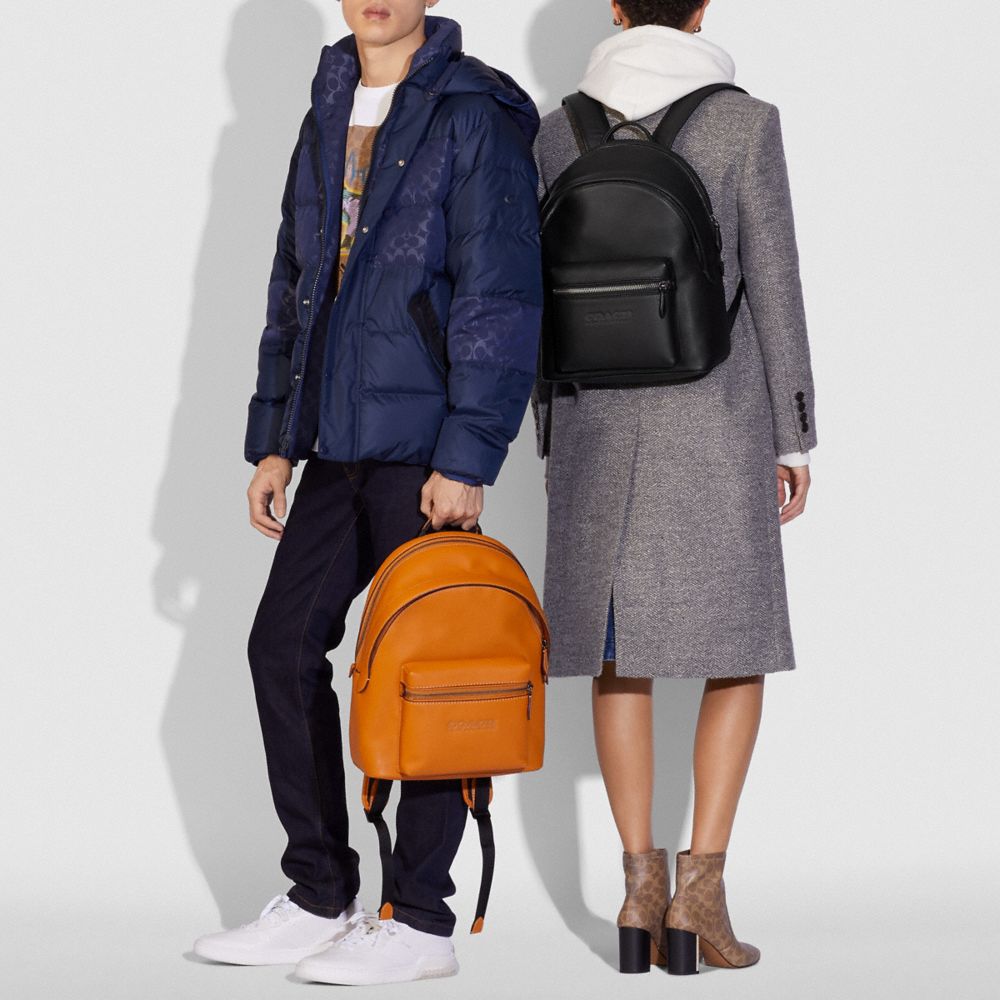 COACH®,SAC À DOS CHARTER,Cuir maroquiné raffiné,Cuivre noir/Noir,Detail View