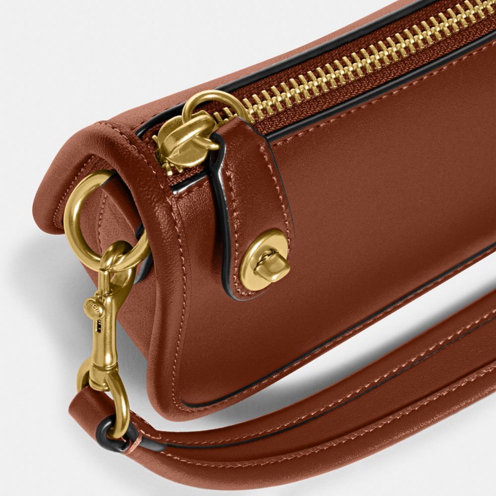 COACH®,SWINGER 20,Cuir tanné,Laiton/Brun 1941,Closer View