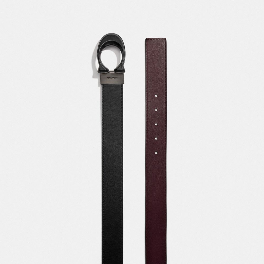 COACH®,SIGNATURE BUCKLE CUT-TO-SIZE REVERSIBLE BELT, 38MM,Smooth Leather,Black/Ox Blood,Angle View