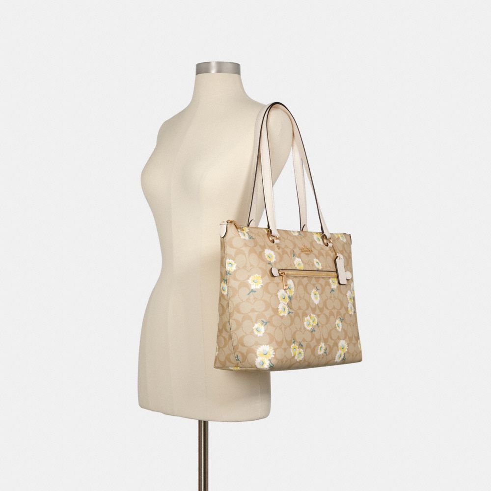 Coach daisy 2025 signature tote