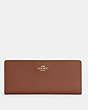 COACH®,PORTEFEUILLE FIN,Cuir,Or/Sapin rouge,Front View