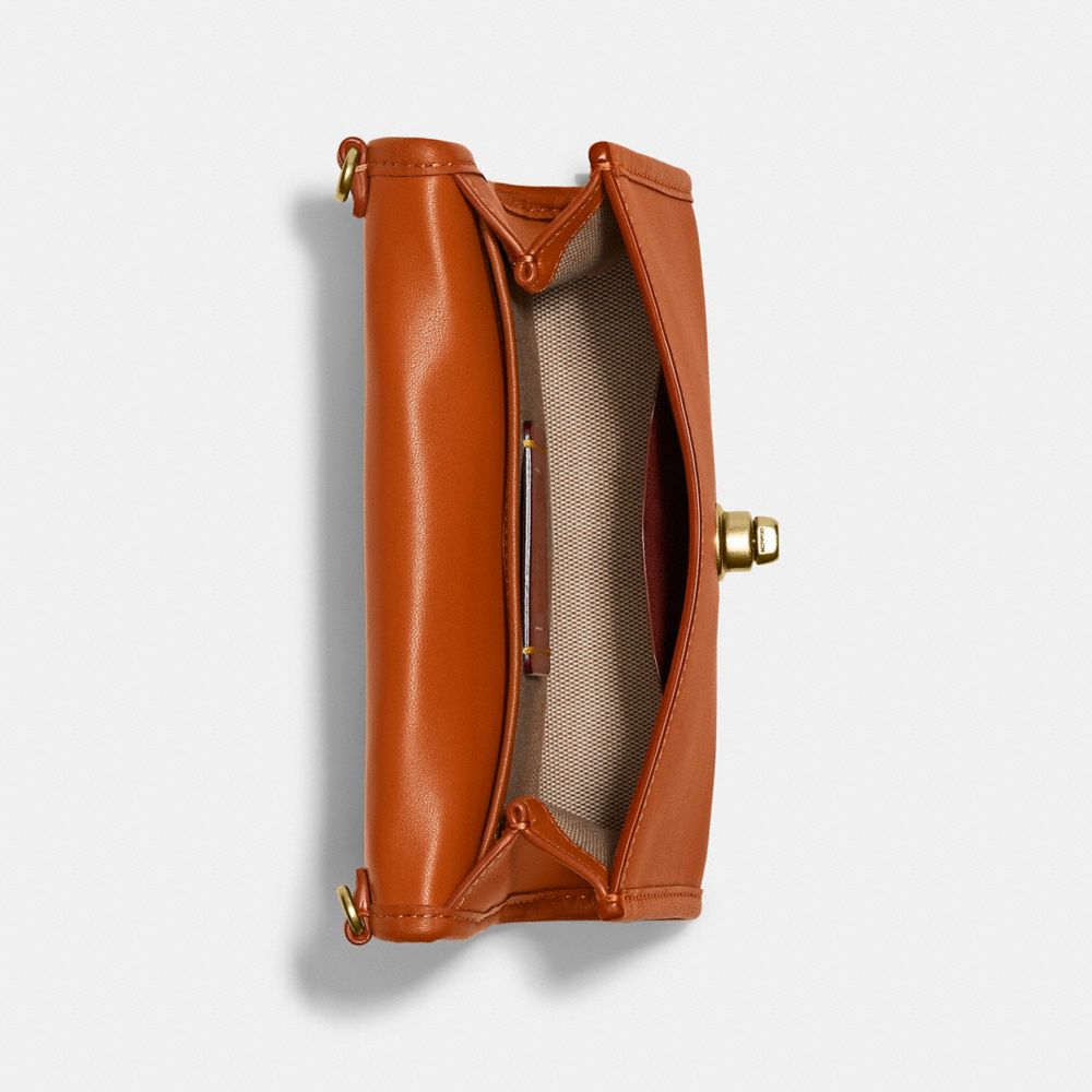 Kip Turnlock Crossbody