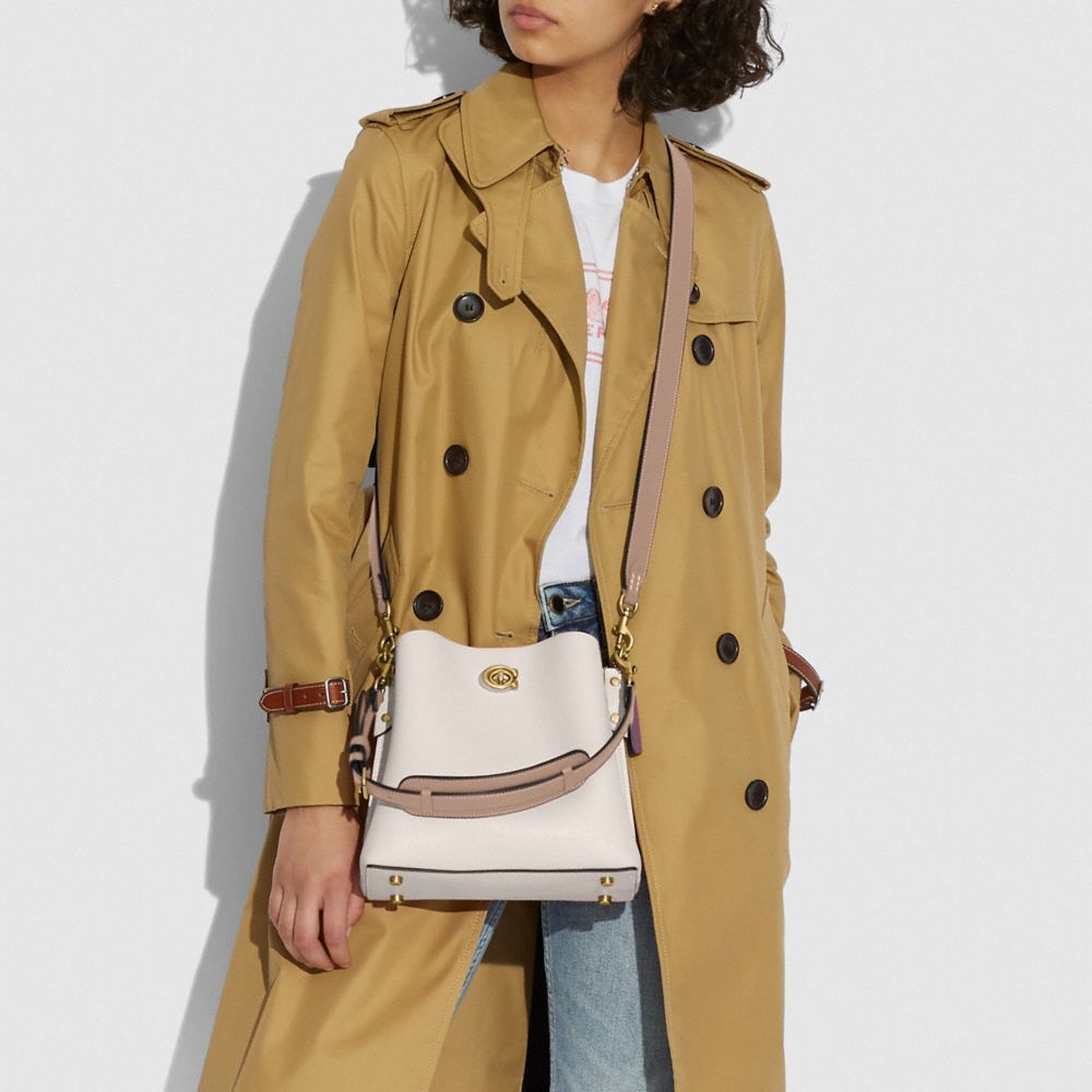 COACH®,Willow Bucket Bag In Colorblock,Leather,Shoulder Bag,Logo,Metal,Casual,Cream,Detail View