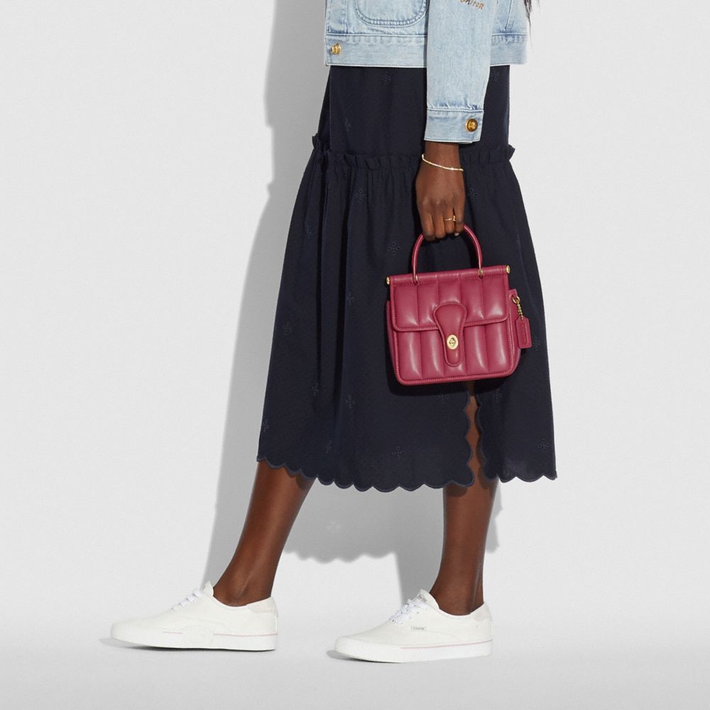 COACH®,POIGNÉE SUPÉRIEURE WILLIS 18 AVEC MATELASSAGE,Cuir souple,Laiton/ROUGE,Detail View