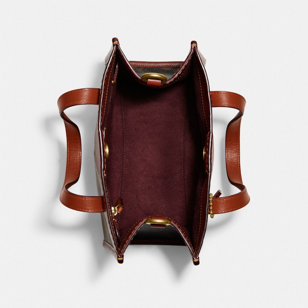 COACH®,CABAS FIELD 22 AVEC IMPRIMÉ CHEVAL ET CHARIOT,Laiton/Truffe sable effet rouillé,Inside View,Top View
